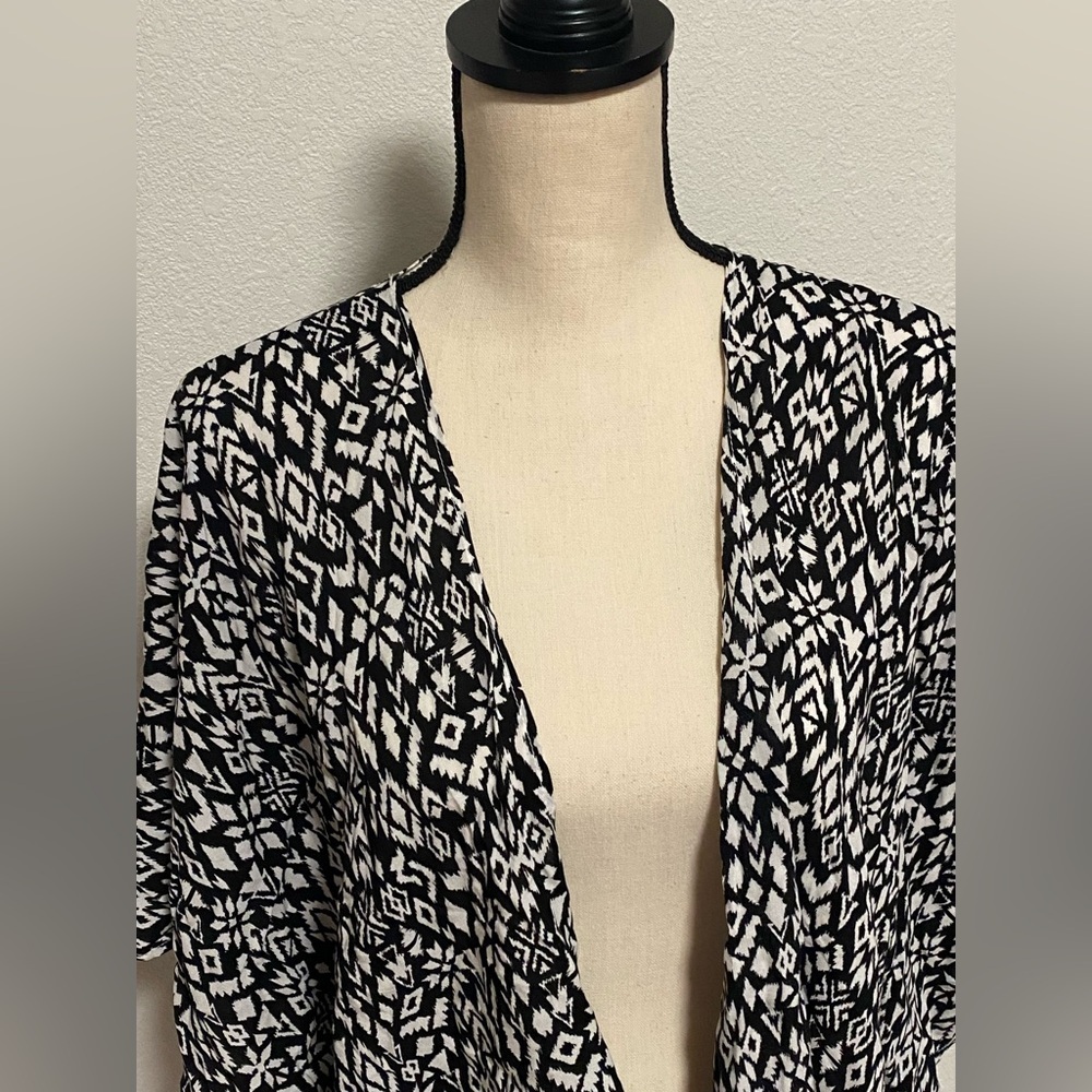 Cotton On Short Sleeve cardigan blouse - Picture 2 of 6